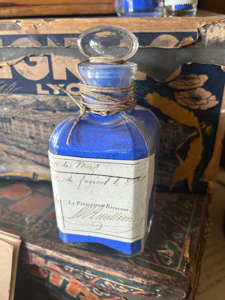 Blue pigment PB4