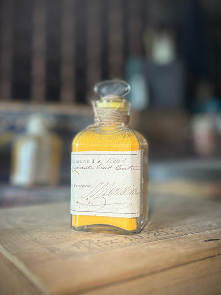 Apothecary bottle with yellow pigment PJ32