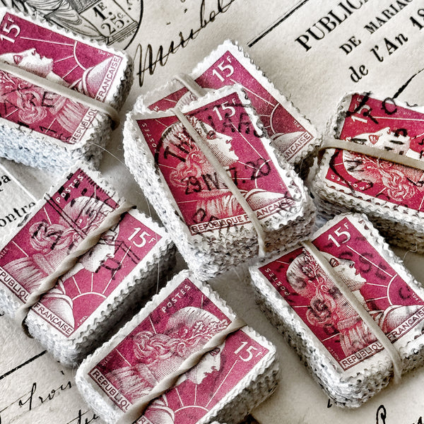 100 Identical French Stamps - PINK (2803-D8)